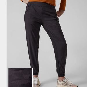Athleta brooklyn lined camo jogger *NWT size 12